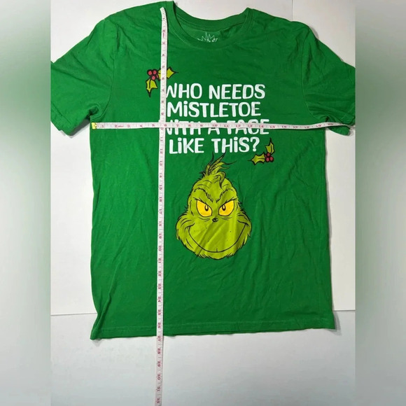 Dr Seuss - The Grinch - Who Needs Mistletoe with a Face Like This T Shirt 🎄 - Picture 1 of 5